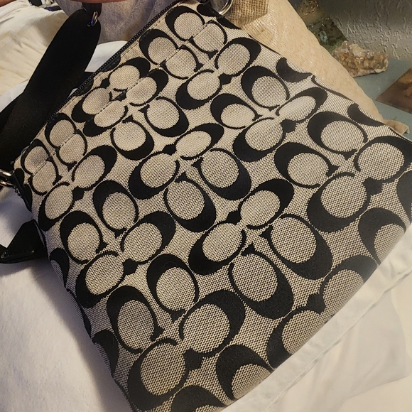 Authentic Coach Crossbody Satchel - Picture 5 of 10